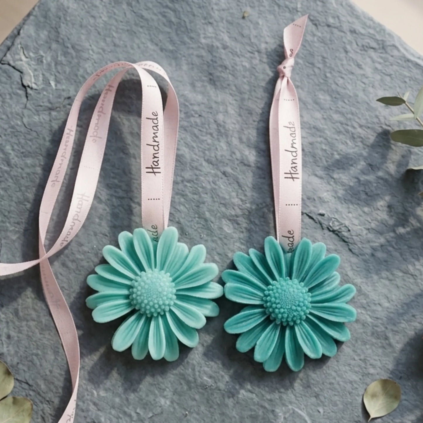 Odorizant Dulap Lilly's Embrace | Lacramioara – Set 2 Flori din ceara de soia